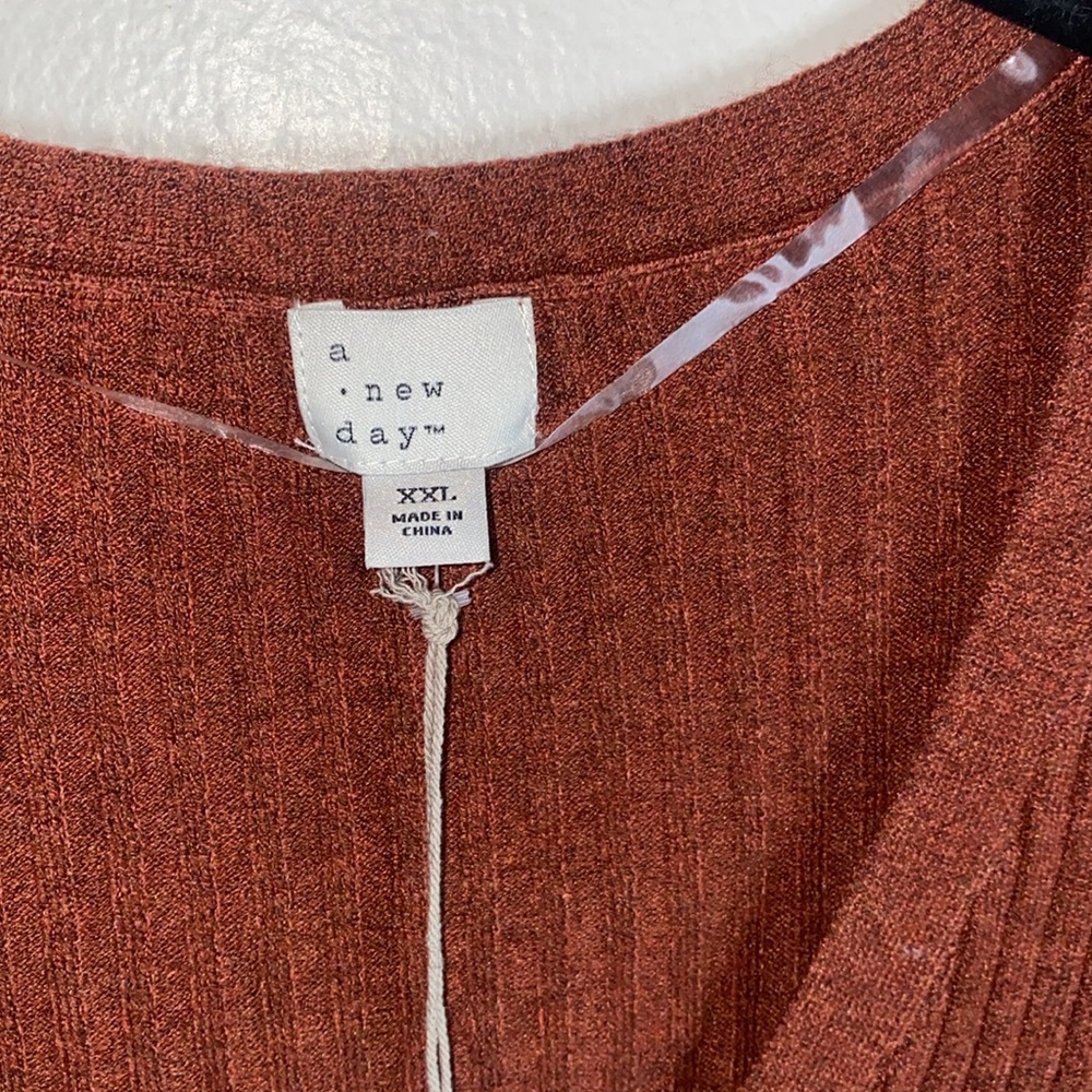 🛍️Adorable NWT Women's Fine Gauge Ribbed Button up Cardigan! - Picture 3 of 8